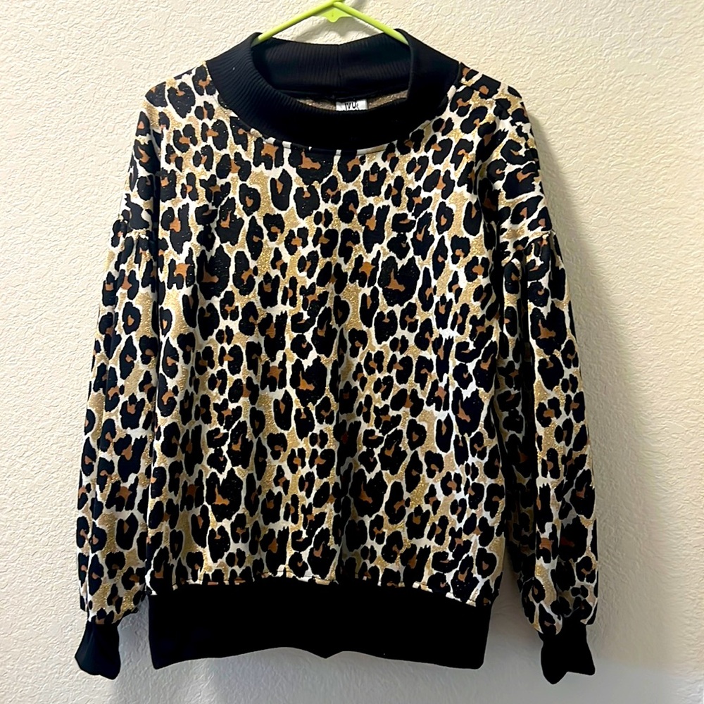 NWT Ivy Jane Leopard Pop Over